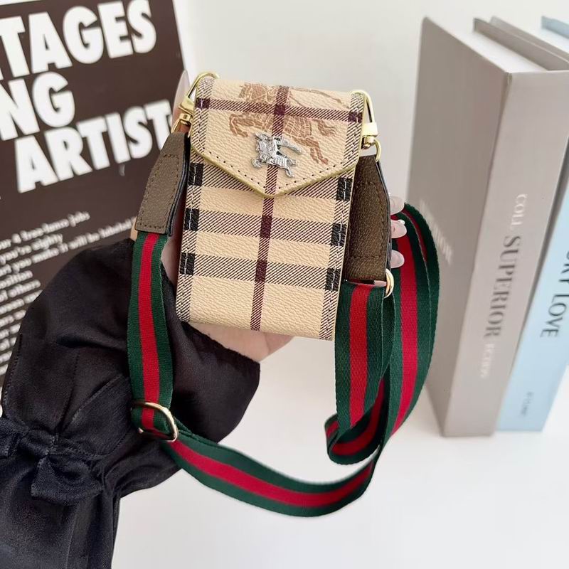 Burberry card bag 05